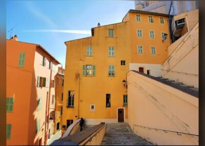 Trappan upp till Basilique Saint Michel