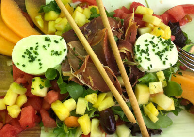 Sallad på le P'tit Creut vid Plage des Sablettes